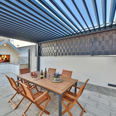 Luxury Apartment Pia With Swimming Pool And Grill Трогір Екстер'єр фото