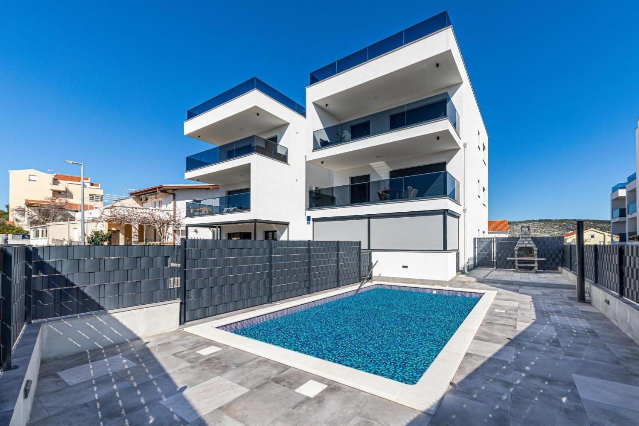 Luxury Apartment Pia With Swimming Pool And Grill Трогір Екстер'єр фото
