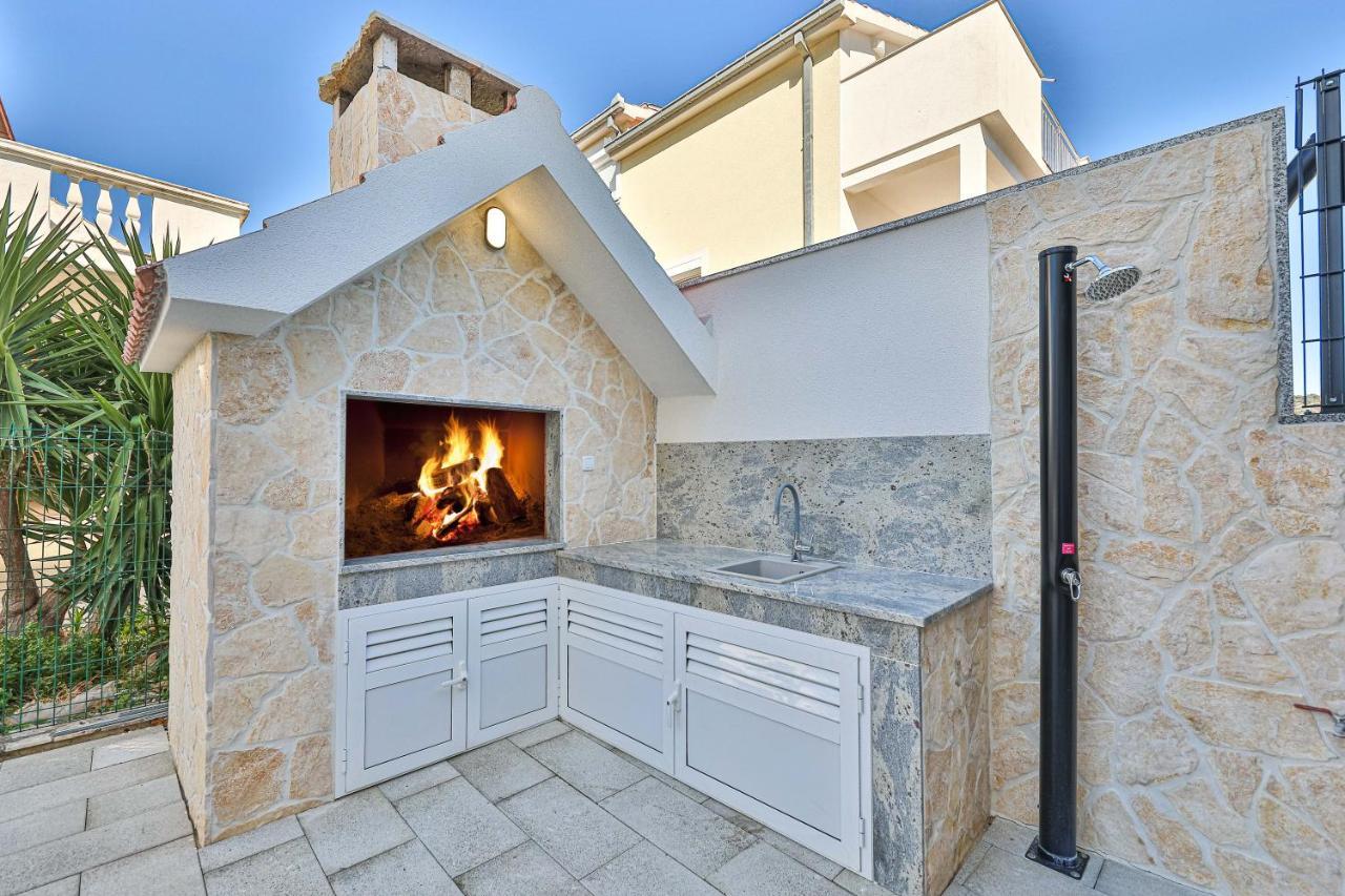 Luxury Apartment Pia With Swimming Pool And Grill Трогір Екстер'єр фото