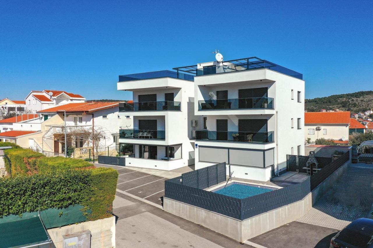 Luxury Apartment Pia With Swimming Pool And Grill Трогір Екстер'єр фото