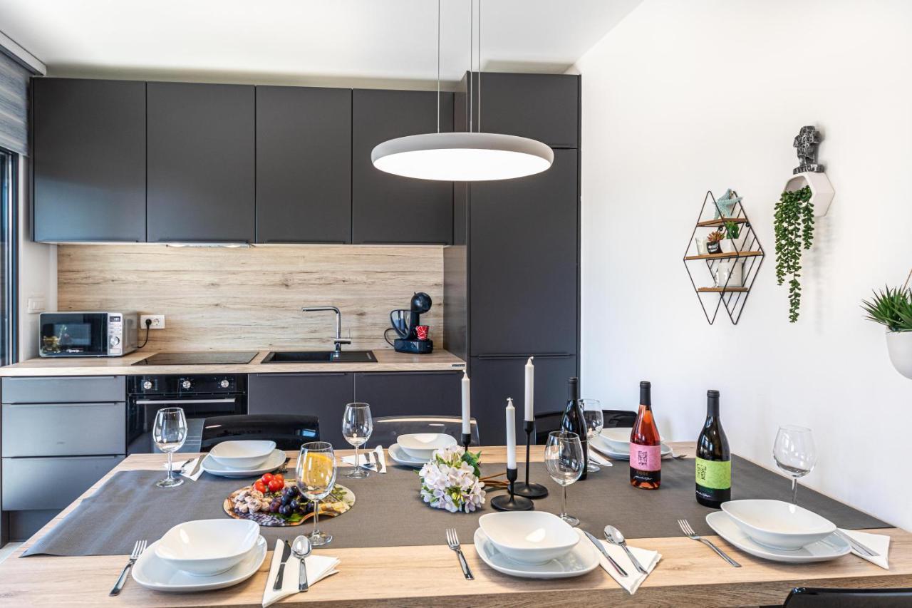 Luxury Apartment Pia With Swimming Pool And Grill Трогір Екстер'єр фото